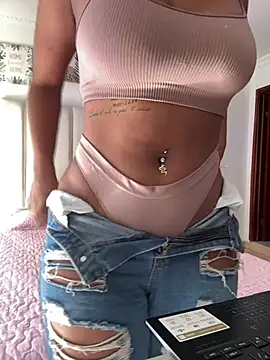 Kloe_rousse01 Adlı Modelin Canlı XXX Sohbeti