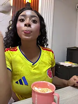 Kloe_rousse01 Adlı Modelin Canlı XXX Sohbeti
