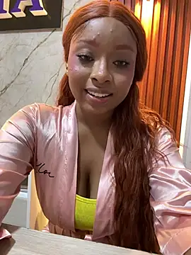 Kloe_rousse01 Adlı Modelin Canlı XXX Sohbeti