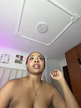 Kloe_rousse01 Adlı Modelin Canlı XXX Sohbeti