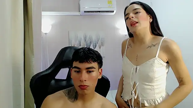 Nina_and_coby_: διαδικτυακό σόου στην κάμερα