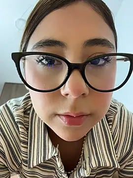 MelodyRey__ Adlı Modelin Canlı Sohbet Odası