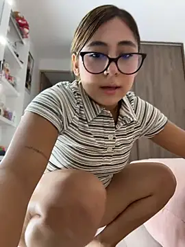 غرفة دردشة MelodyRey__ المباشرة