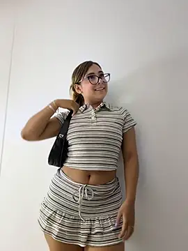 غرفة دردشة MelodyRey__ المباشرة