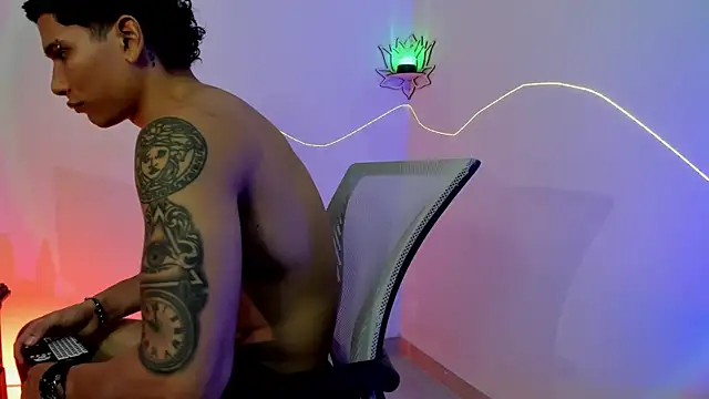Show modela srghost333 na web-kameri