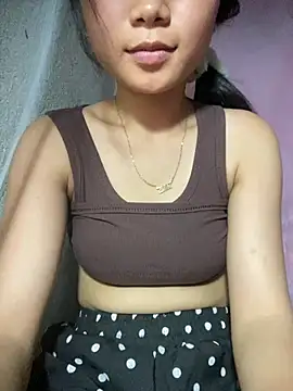 Emmi_cute9x Adlı Modelin Canlı XXX Sohbeti
