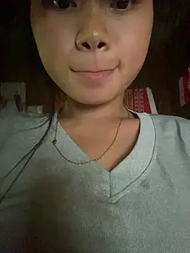 Emmi_cute9x élő XXX-chatje