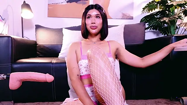 Mae_Kith_Loose Show in webcam
