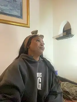 Show modela MILLIONDOLLARPUSSY95 na web-kameri