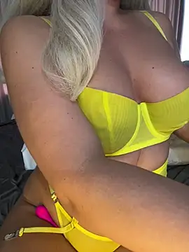 Chat +18 de PinaColaBoom ao vivo