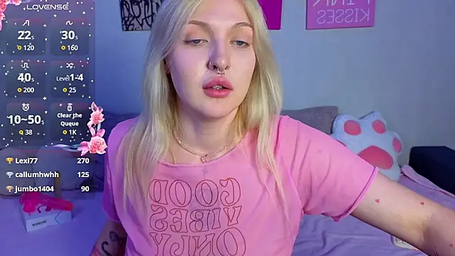 Онлайн чат XXX BlondieSummer