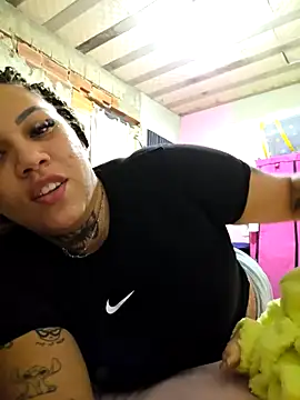 Show de millacavalona09 na webcam