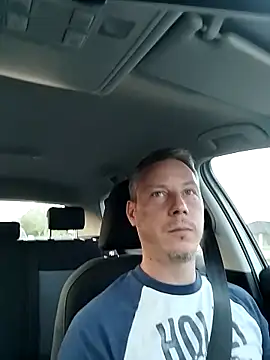Userandmmm: διαδικτυακό σόου στην κάμερα