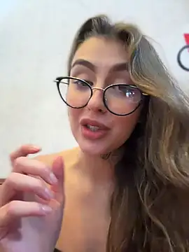 Show de miiabellovic na webcam