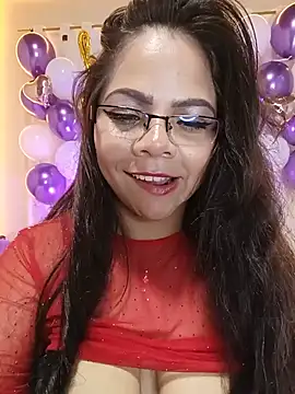 ROUSSE_SINCLAIR Adlı Modelin Canlı XXX Sohbeti