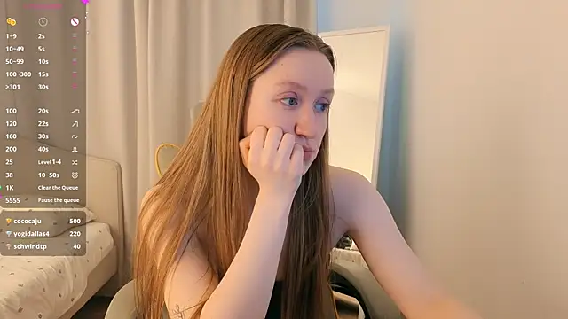 mowalova's Live XXX Chat
