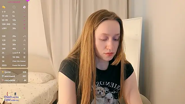 mowalova's Live Chat Room