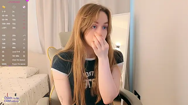 mowalova's Live XXX Chat