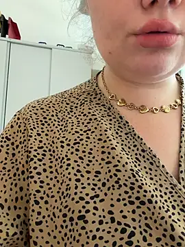 MoneyBunny420 – Live XXX-chat
