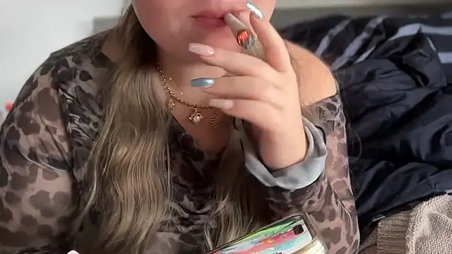 MoneyBunny420 webcam show