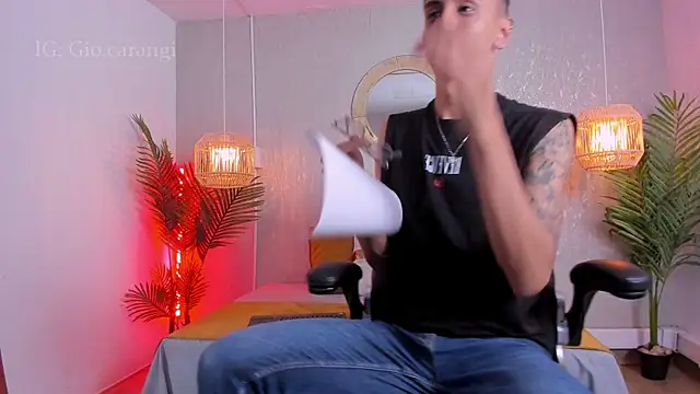 Онлайн чат XXX Gio_carangi