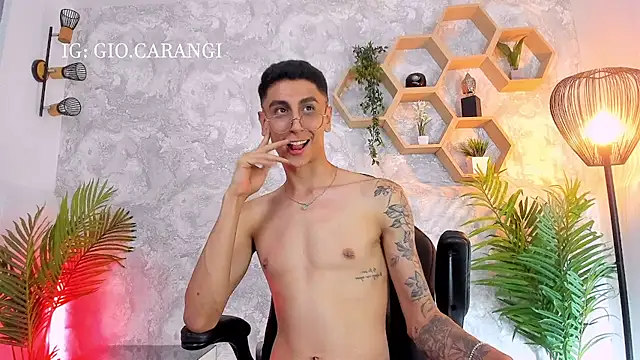 Show modela Gio_carangi na web-kameri