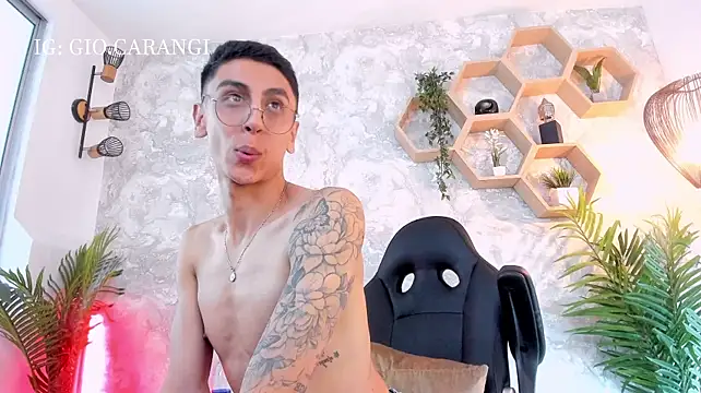 Gio_carangi Adlı Modelin Web Kamerası Şovu