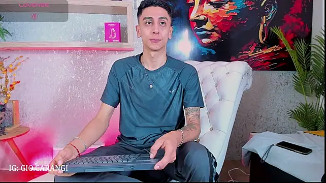 Gio_carangi Adlı Modelin Web Kamerası Şovu