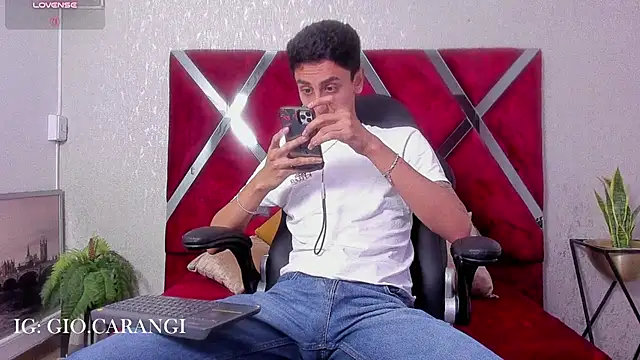 Gio_carangi Show in webcam