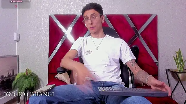 Gio_carangin Webbikameraesitys