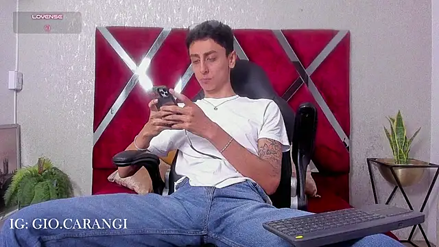 Pertunjukan Kamera Web Gio_carangi