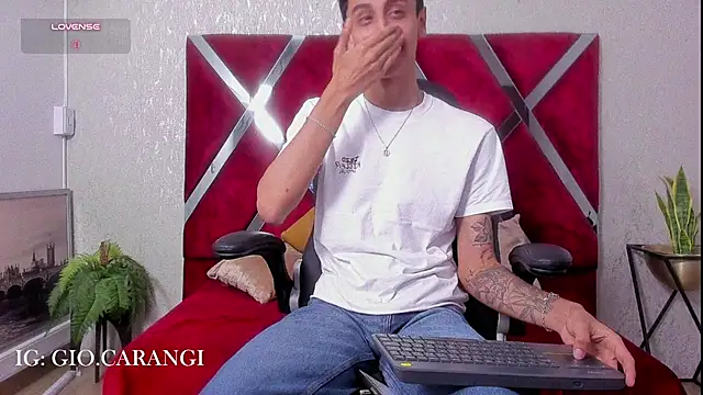 Gio_carangi Show in webcam