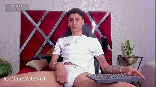 Gio_carangi Show in webcam