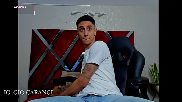 Show modela Gio_carangi na web-kameri