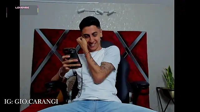 Gio_carangi's Webcam Show