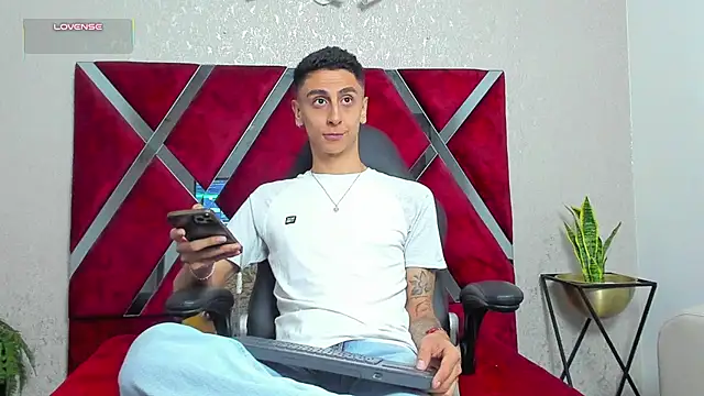 Gio_carangi's Webcam Show