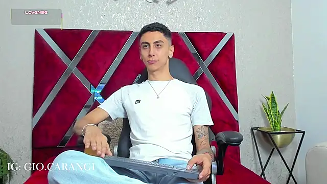 Pertunjukan Kamera Web Gio_carangi