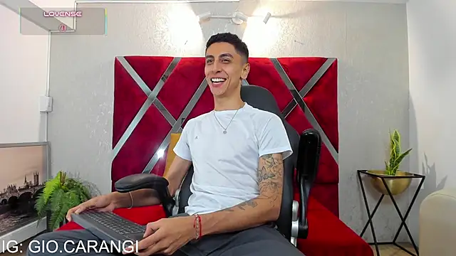Gio_carangi's Webcam Show