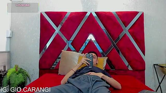 Gio_carangi Show in webcam