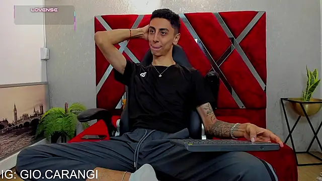 Gio_carangin Webbikameraesitys