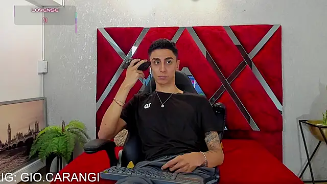 Gio_carangi Show in webcam