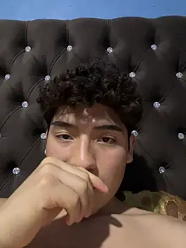 Webkamerová show PierCummm