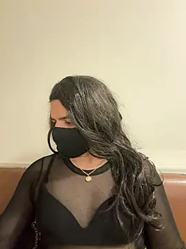 radhikax1 Show in webcam
