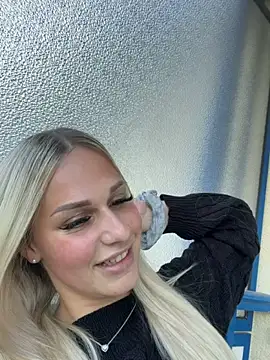 Softpeach402's Webcam Show