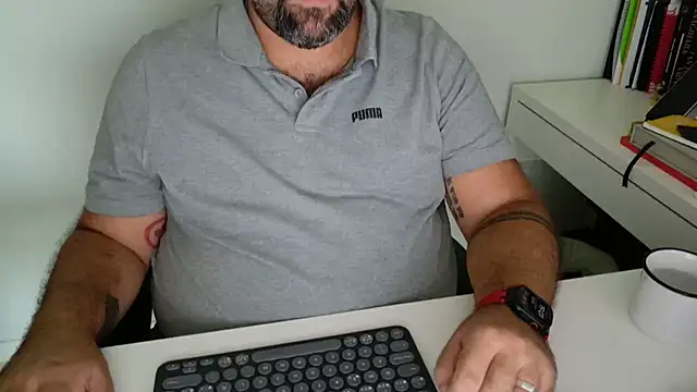 BearOfficer: διαδικτυακό σόου στην κάμερα