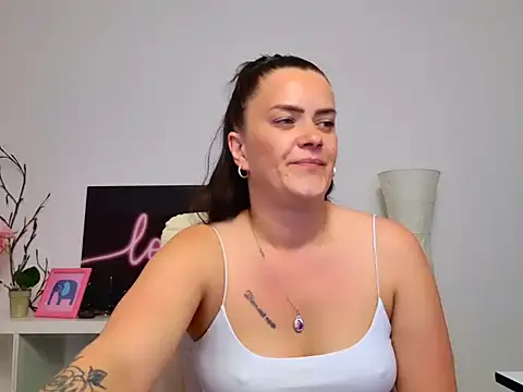 Show modela NicolSparkleX na web-kameri