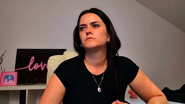 Show modela NicolSparkleX na web-kameri