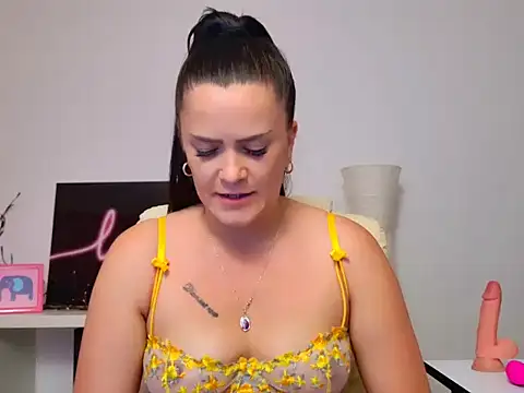Show modela NicolSparkleX na web-kameri