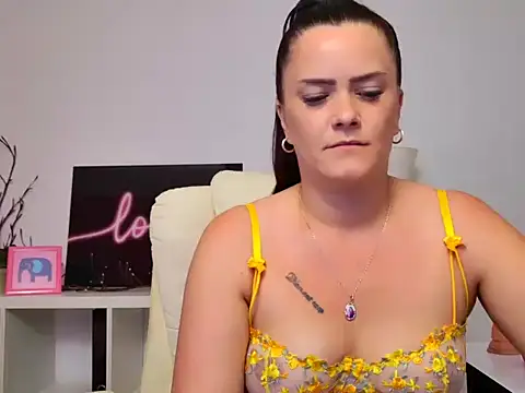 Show modela NicolSparkleX na web-kameri