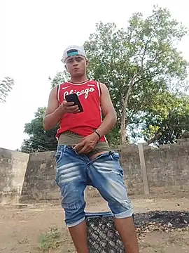 Pertunjukan Kamera Web HOTRAINYGOLDEN